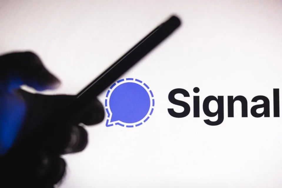 Discuss the Currently Popular Social App - Signal, the Private Chat Tool